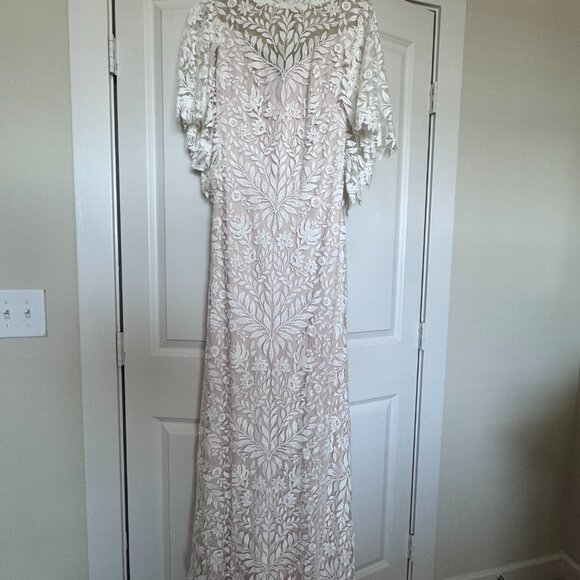 NWT Tadashi Shoji Flutter Sleeve Openback Lace Wedding Dress - Picture 4 of 13